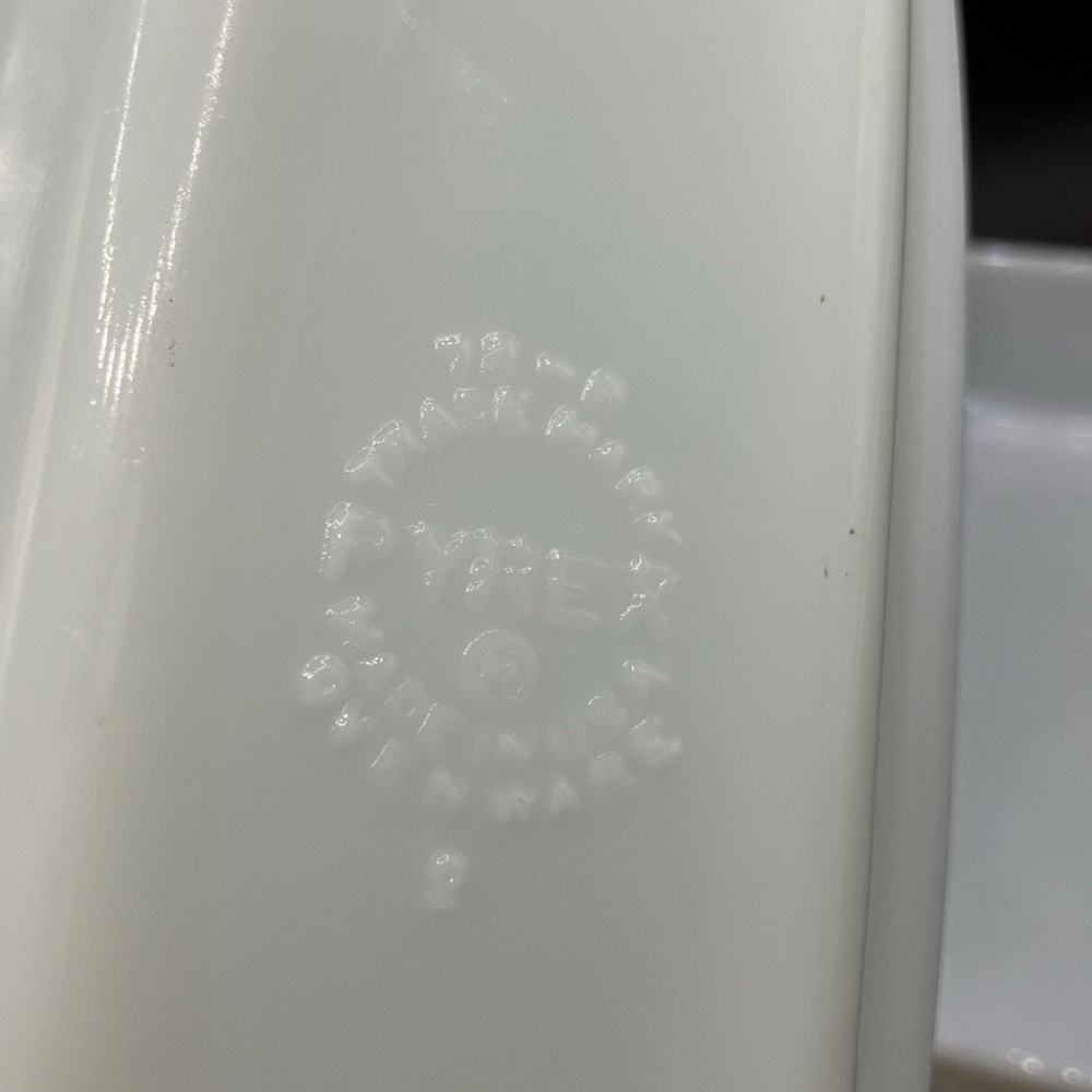🌹🍃Vintage 70’s PYREX White Milk Glass Butter Dish w/ Spring Blossom Pattern - Picture 5 of 8
